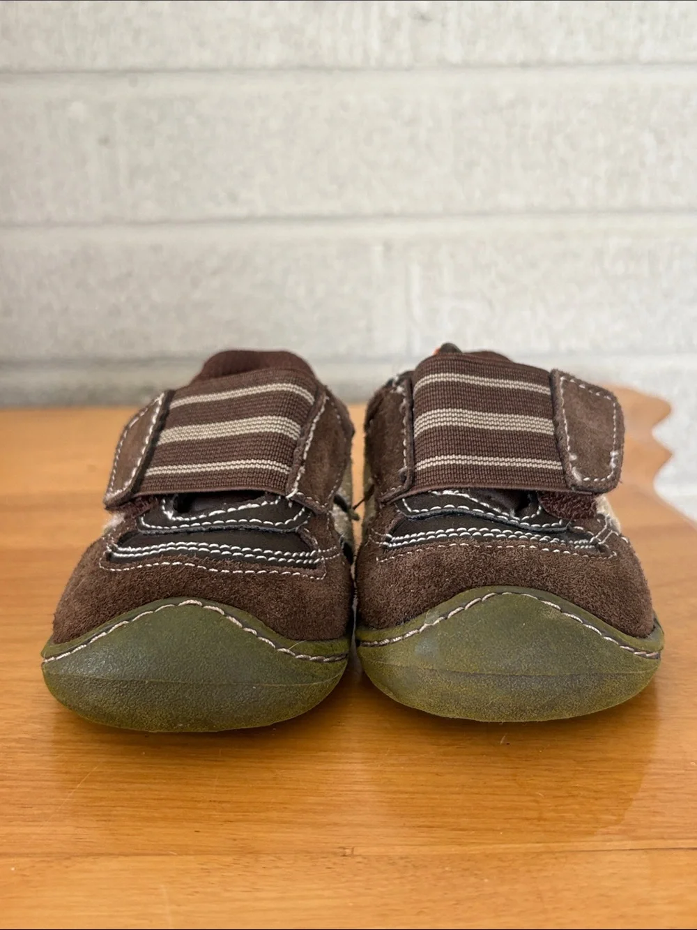 Circo Baby Boy Brown Suede Walker Shoes Rubber Sole Sz 3 Baby Hook Loop Sneaker